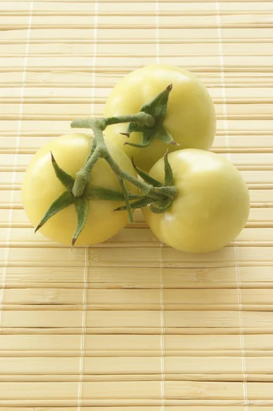 Niektóre świeże zielone pomidory organicznych — Zdjęcie stockowe