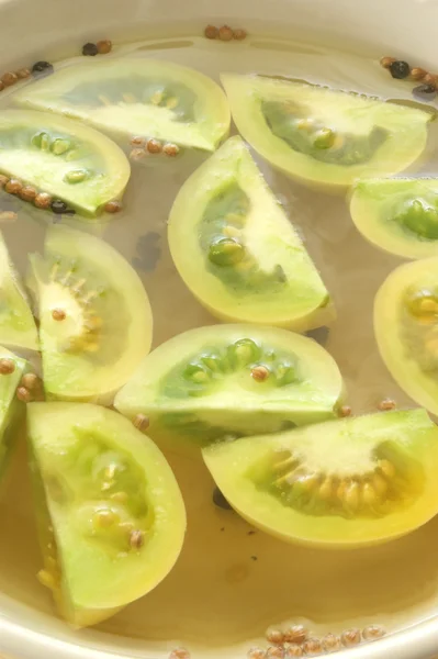 いくつかの新鮮な緑の有機トマト — ストック写真