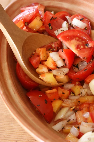 Taze organik domates salatası — Stok fotoğraf
