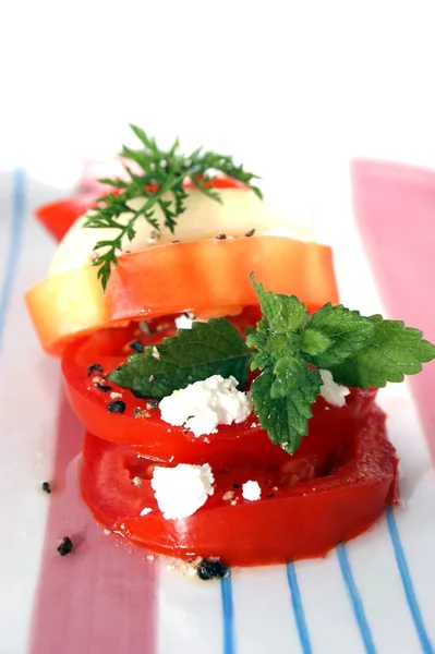 Dilimlenmiş domates ve kırmızı biber — Stok fotoğraf