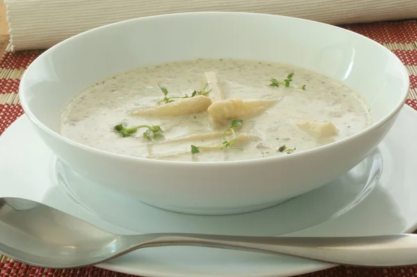Грибной суп со спаржей — стоковое фото