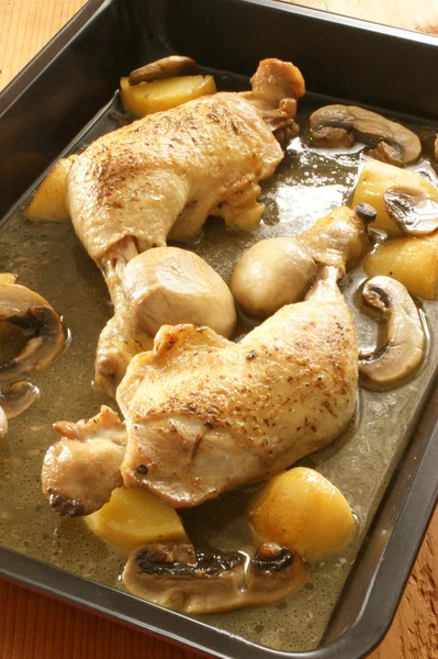 Grilled chicken with organic potato — Stock Photo, Image