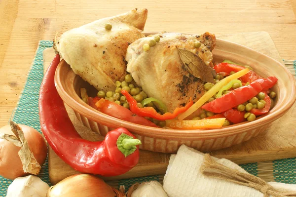 Grillezett csirke zöldségekkel — Stock Fotó