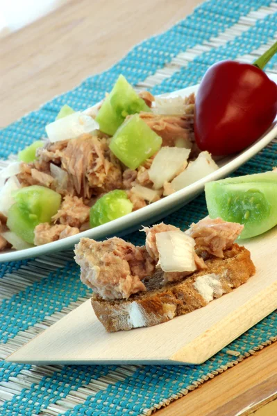 Fresh and delicious tuna salad — Stock Photo, Image
