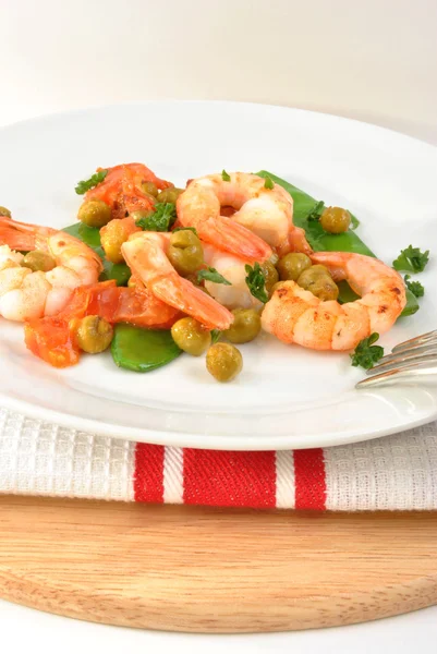 Shrimps with mangetout pea — Stock Photo, Image