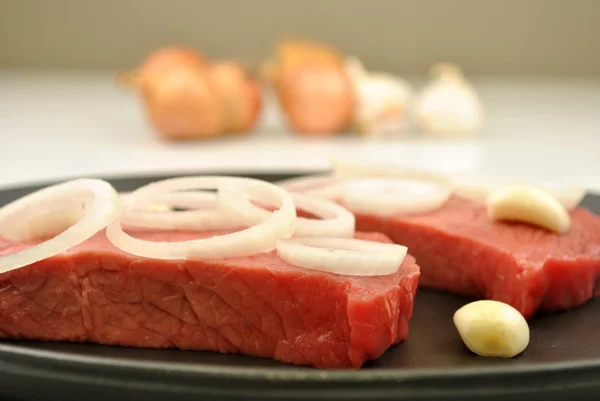 Ruwe organische biefstuk — Stockfoto