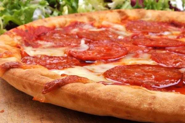 Pizza italiana casera — Foto de Stock