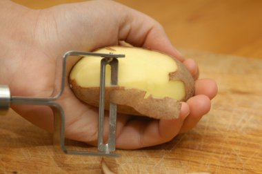 How to peel potatos clipart