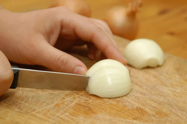Come tagliare una cipolla — Foto Stock