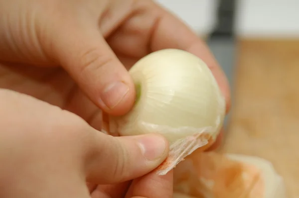 Jak wyciąć cebuli — Zdjęcie stockowe