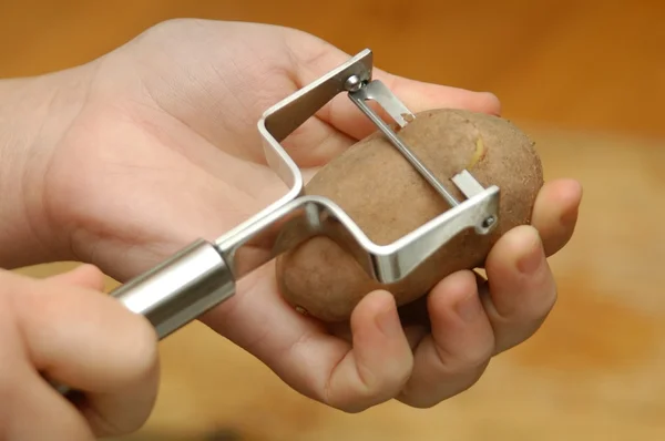 Jak loupat brambory — Stock fotografie