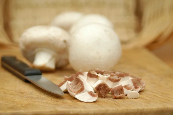 How to cut mushrooms — Stock Photo, Image