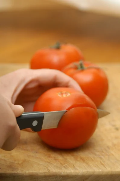 Cómo cortar tomates —  Fotos de Stock