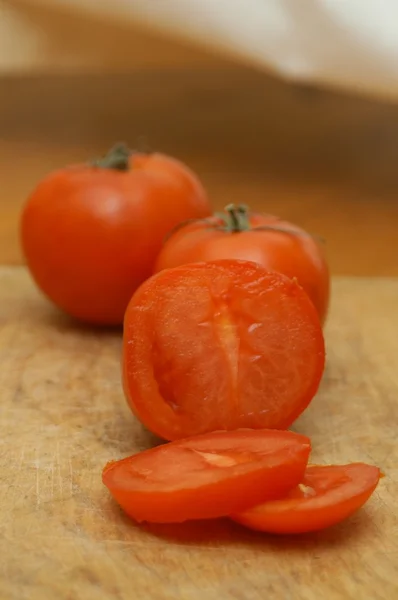 Como cortar tomates — Fotografia de Stock