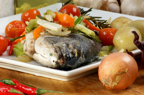 See bream with mediterranean vegetable — Stock Photo, Image