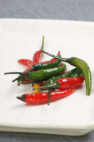 Zöld és piros paprika — Stock Fotó