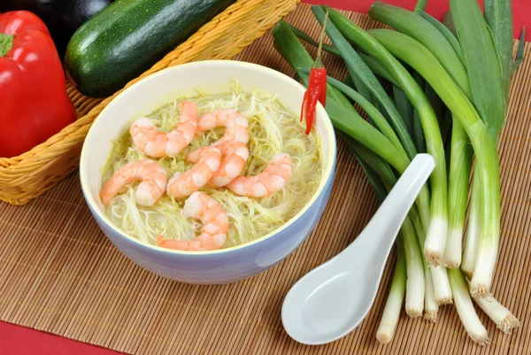 Zupa z makaronem orientalnym stylu — Zdjęcie stockowe