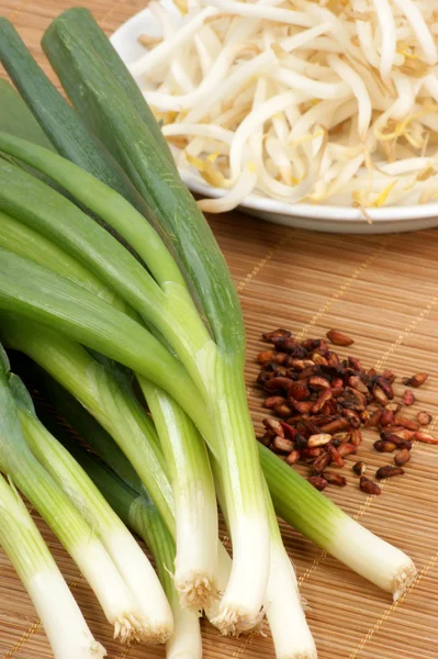 Spring onions, bean sprouts — Stock Photo, Image