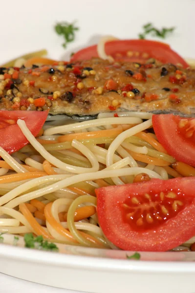 Smoked trout with spaghetti — Stock Photo, Image