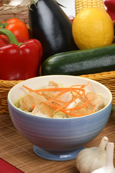 Zuppa di pollo con tagliatelle in stile asiatico — Foto Stock