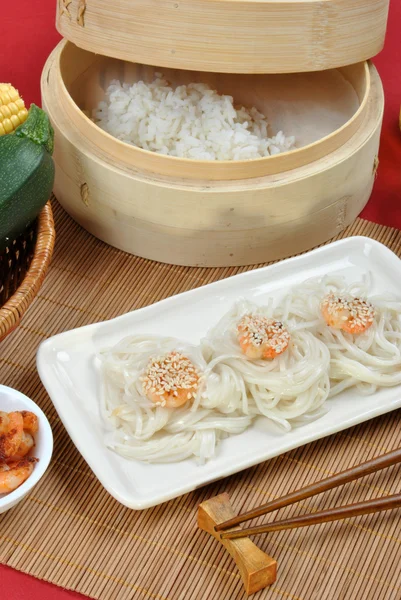 Style asiatique crevettes grillées — Photo