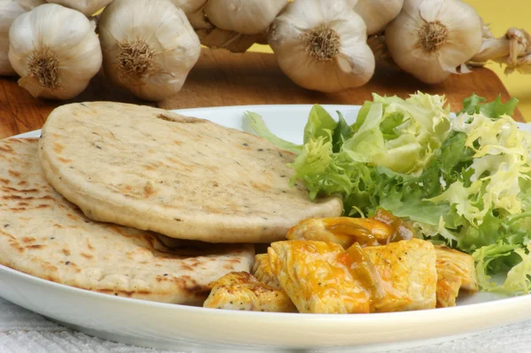 stock image Naan bread with turkey curry