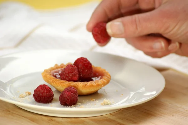 Jam tarts with sweet raspberries — Stock Photo, Image