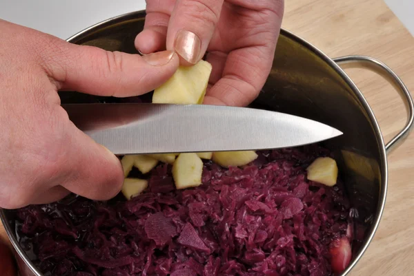 How to prepare red cabbage — Stock Photo, Image
