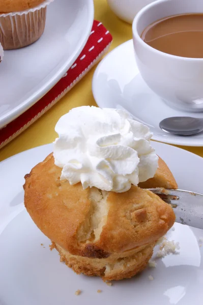 Muffin di fragole su un piatto — Foto Stock