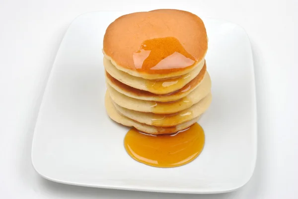 Läckra pannkaka med honung — Stockfoto