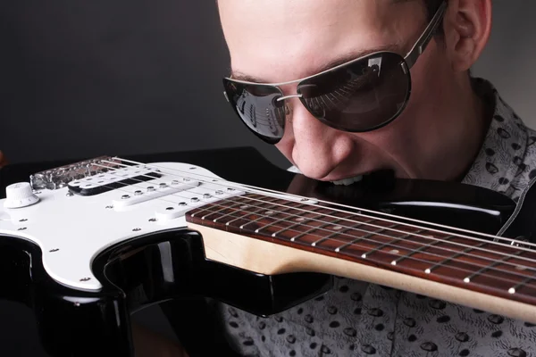 Rockstar holding a guitar — Stock Photo, Image