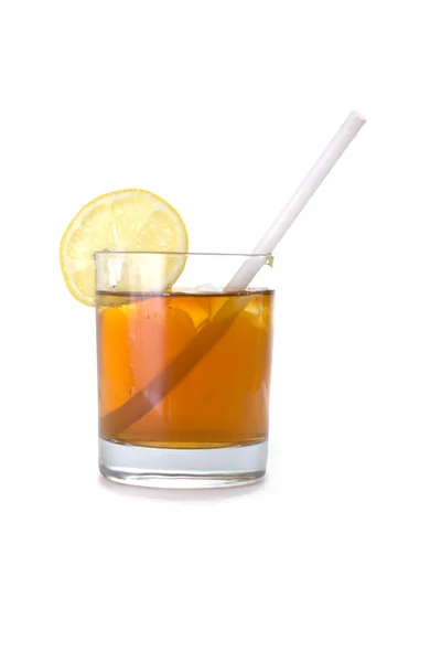 Cocktail med is och citron — Stockfoto