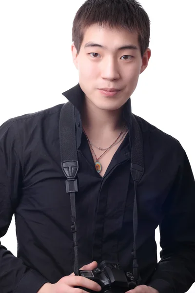 Aziatisch mens in zwarte shirt met camera — Stockfoto
