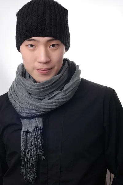 Stijlvolle Aziatisch mens in zwarte shirt — Stockfoto