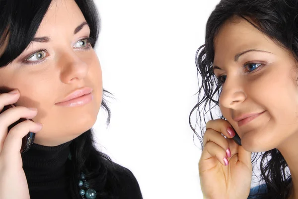 Två kvinnor prata via telefon — Stockfoto