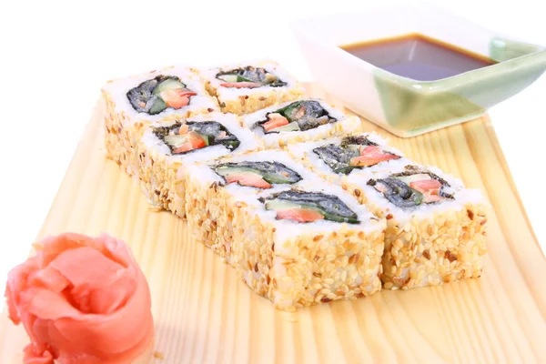 Lazackaviáros sushi tekercs — Stock Fotó