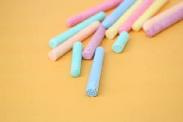 Multi kolorowe kredy laski — Zdjęcie stockowe
