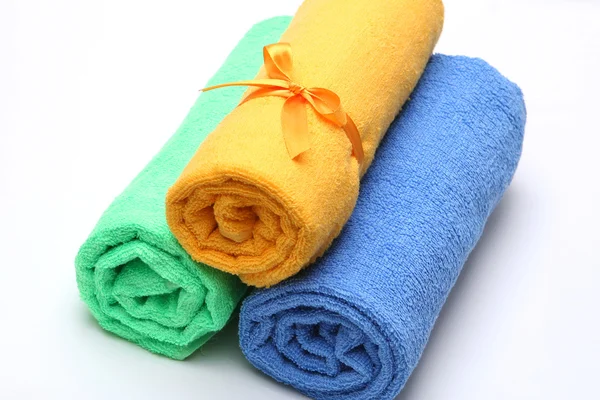 Drie handdoeken beknot in tubuli — Stockfoto
