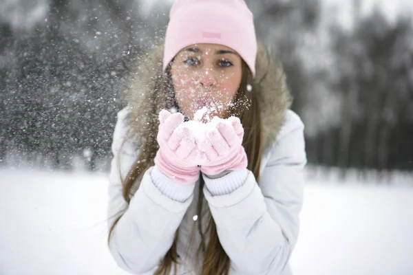 Snö på handflatorna — Stockfoto