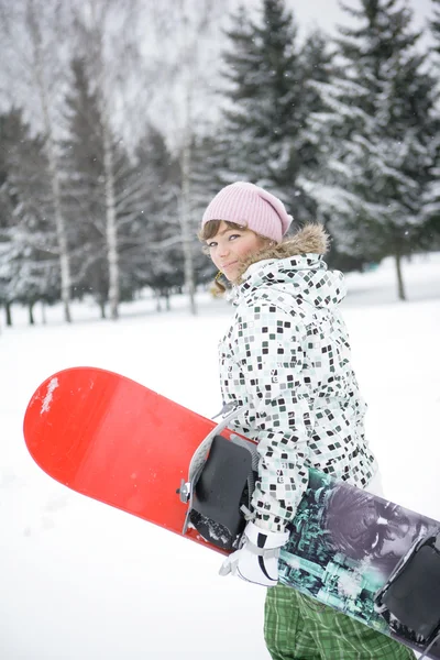 Schöne Mädchen snowborder — Stockfoto