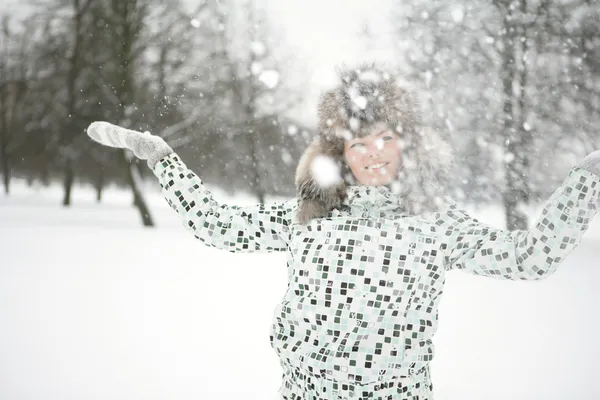 Schnee auf den Handflächen — Stockfoto