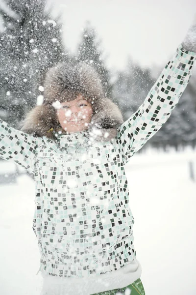 Śnieg na dłoniach — Zdjęcie stockowe