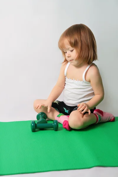 Girl intends to power training — Stock Photo, Image