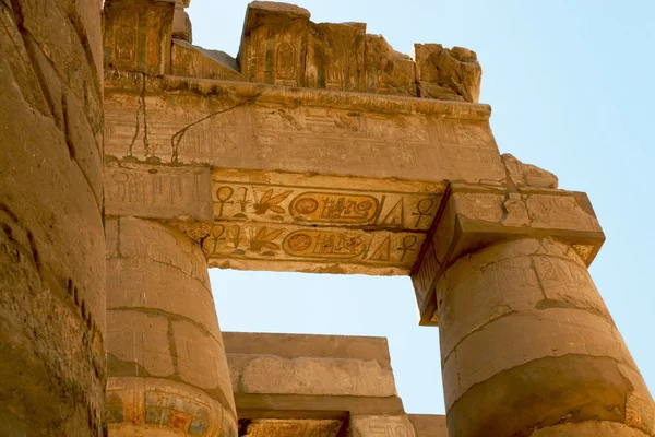 Kolor ozdoba świątyni karnak. Luxor. — Zdjęcie stockowe