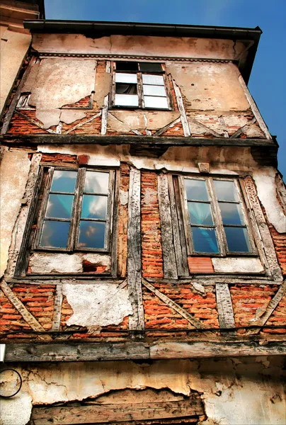 Eski, terk edilmiş bir evde bir hdr fotoğraf — Stok fotoğraf