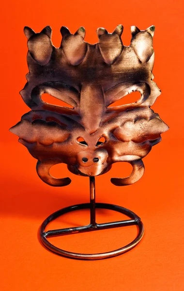 Um suporte de vela máscara assustador — Fotografia de Stock