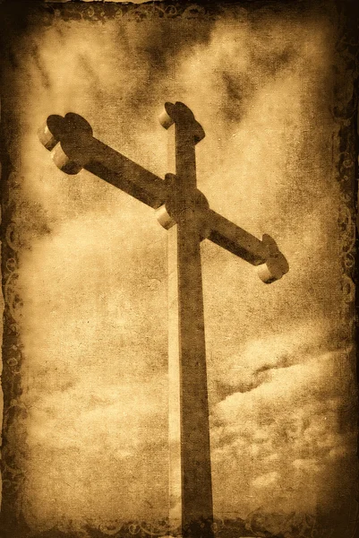Grungy Σταυρός σιλουέτα με σύννεφα σε t — Φωτογραφία Αρχείου