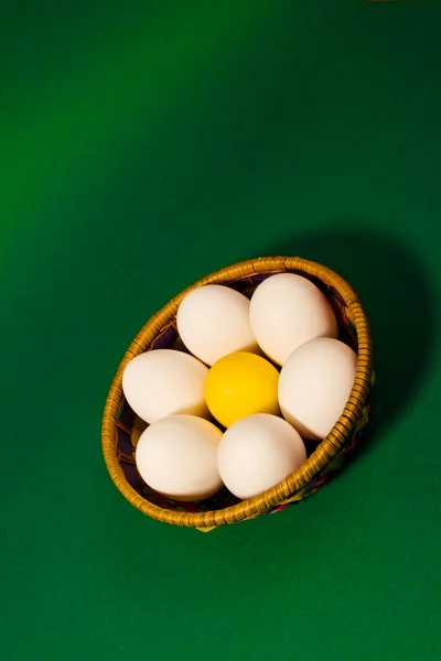 Eggs in a basket, forming a flower — Stock Photo, Image