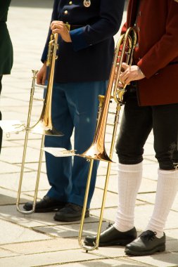 eller müzik.