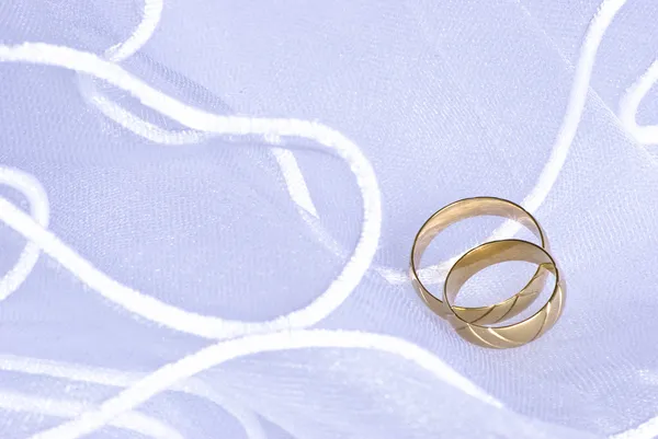 Esküvő gyűrű, fátyol alatt — Stock Fotó
